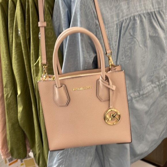 Michael Kors Mercer Medium Leather Messenger Powder Blush - Picture 14 of 16